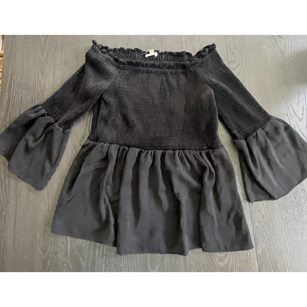 Jane & Delancey Black Smocked Velvet Off Shoulder Top size Medium‎